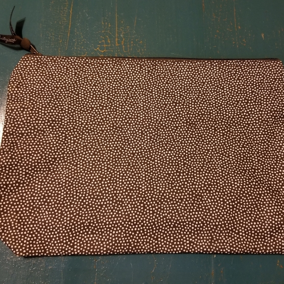 🚫Sold🚫  Zipper pouch - Picture 2 of 3